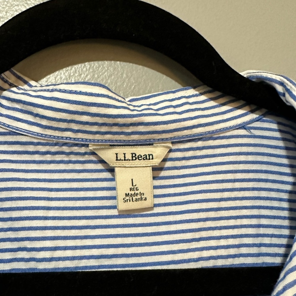 LL Bean collared shirt blue and white stripes size large